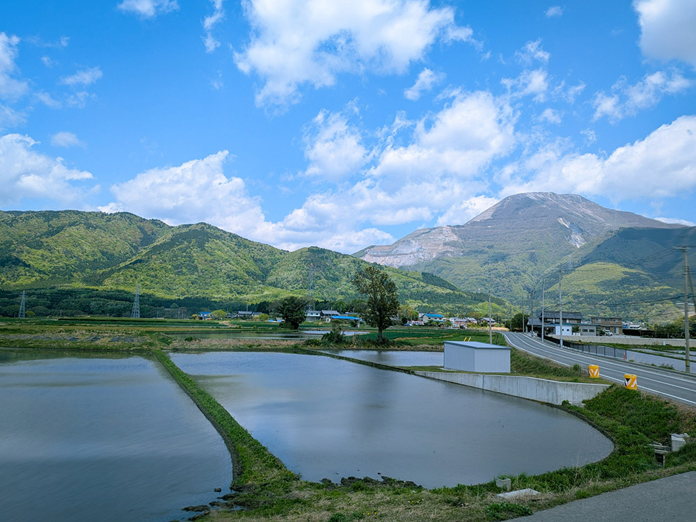 伊吹山の麓